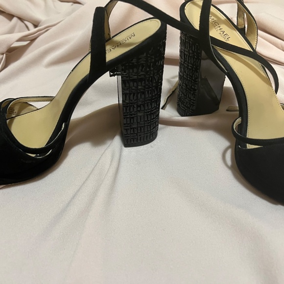 Micheal Kors Sandals - Picture 3 of 5